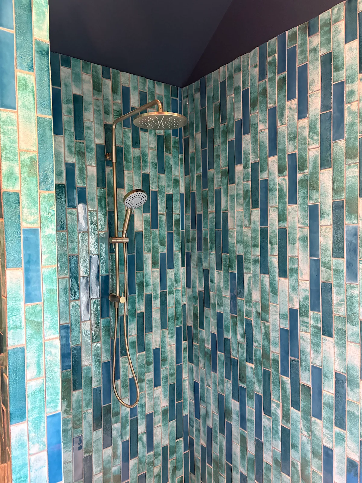 Shower installation
